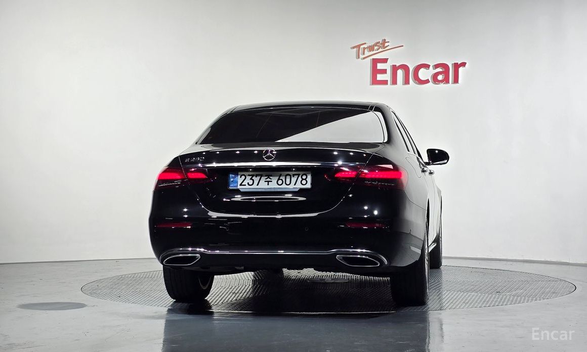  Mercedes-Benz E-Class