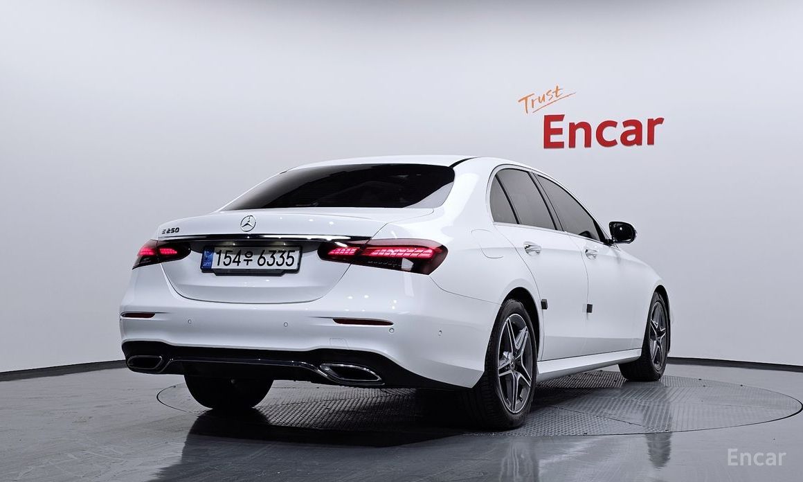  Mercedes-Benz E-Class