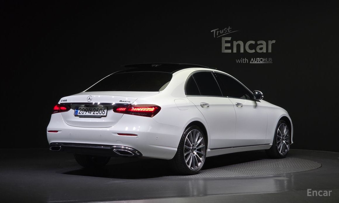  Mercedes-Benz E-Class
