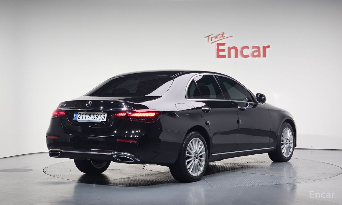  Mercedes-Benz E-Class