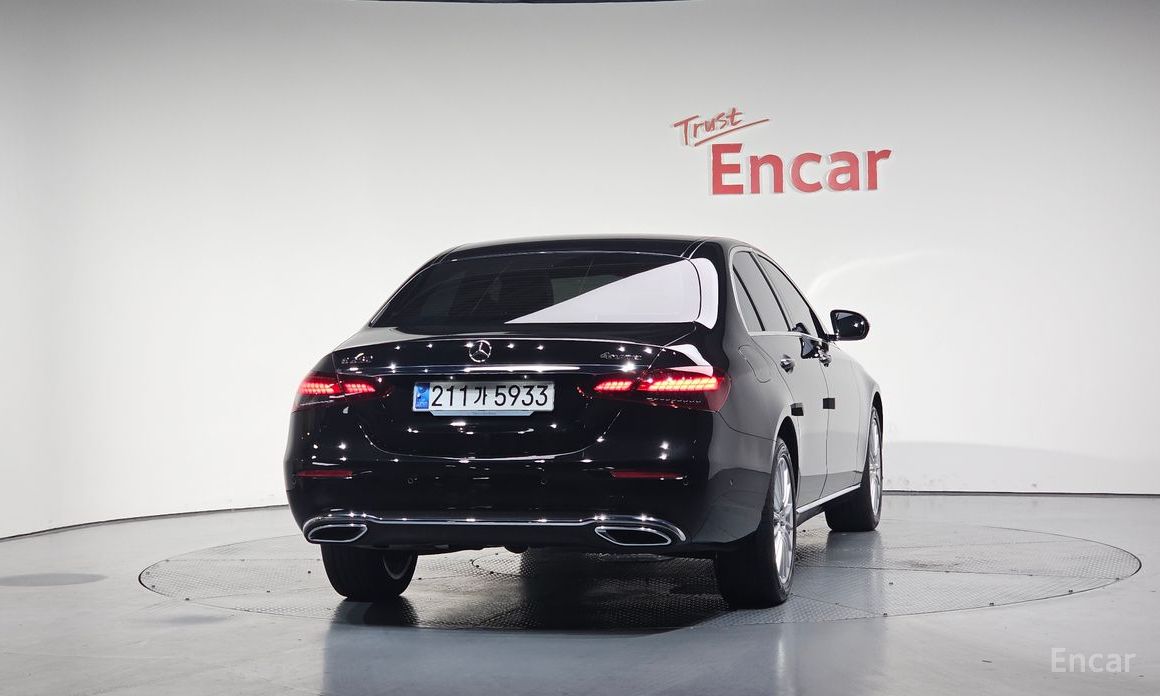  Mercedes-Benz E-Class