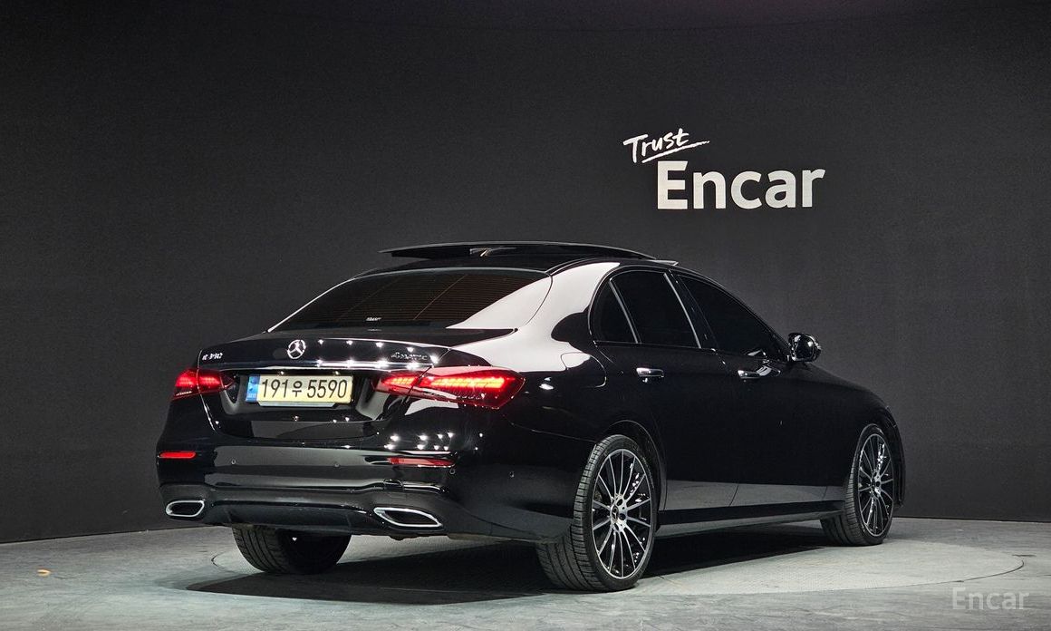  Mercedes-Benz E-Class