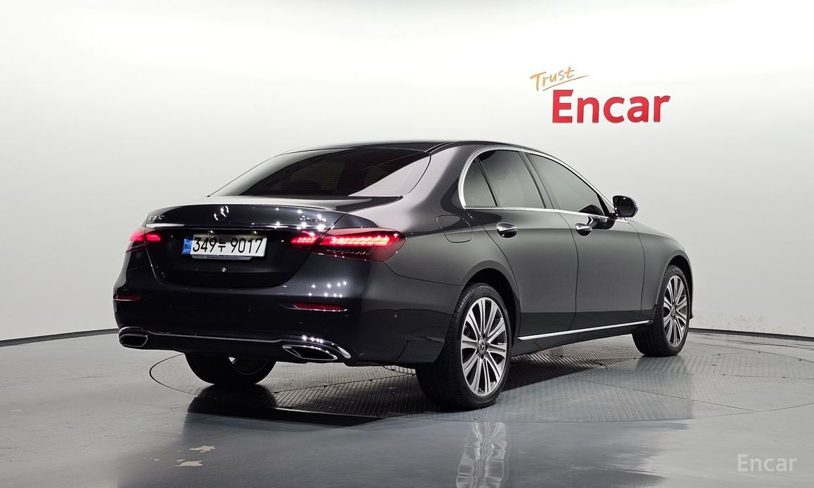  Mercedes-Benz E-Class