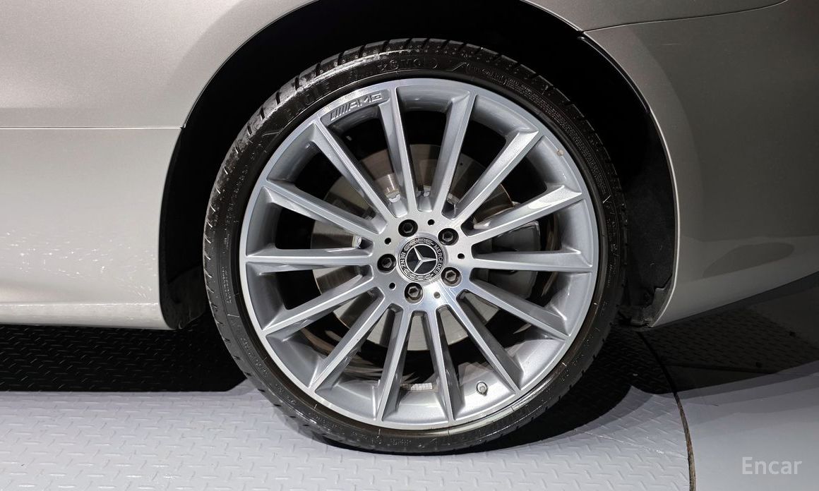  Mercedes-Benz E-Class