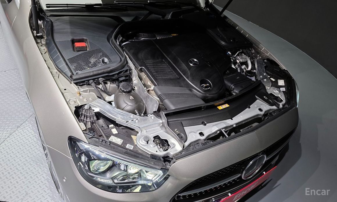  Mercedes-Benz E-Class