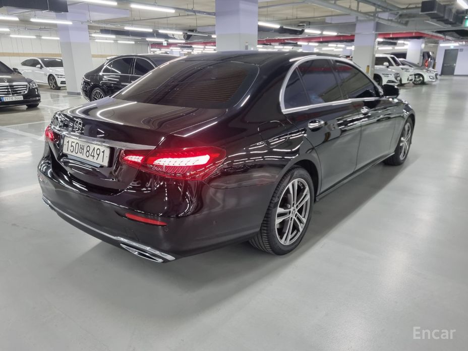  Mercedes-Benz E-Class