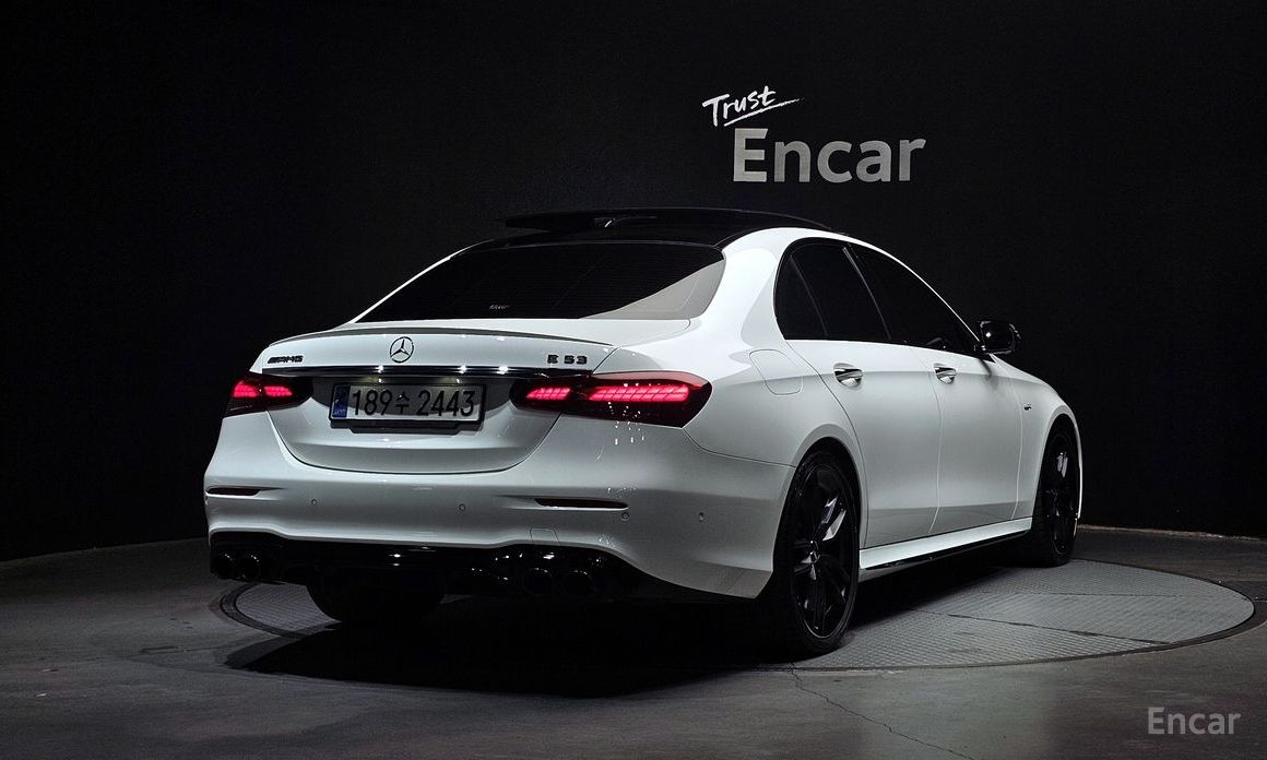  Mercedes-Benz E-Class