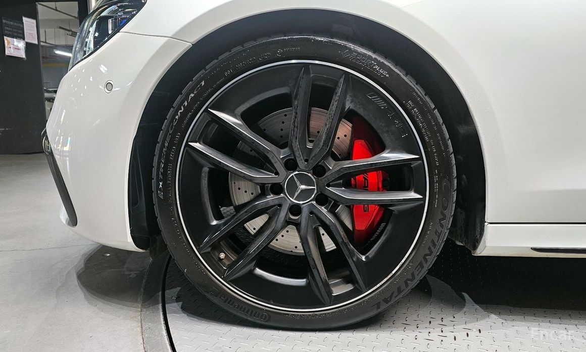  Mercedes-Benz E-Class