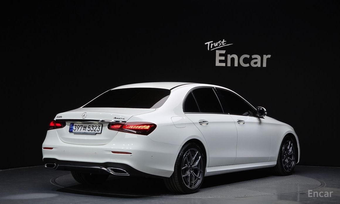  Mercedes-Benz E-Class