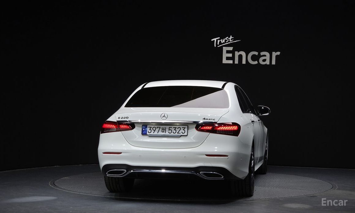  Mercedes-Benz E-Class