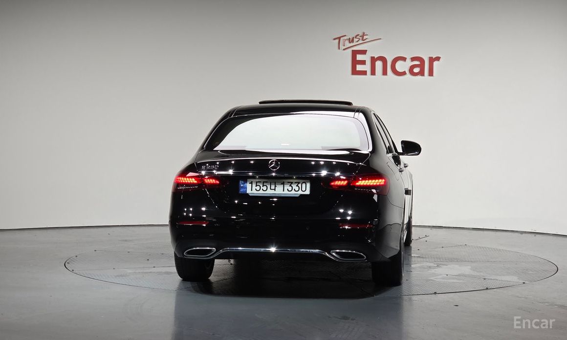  Mercedes-Benz E-Class