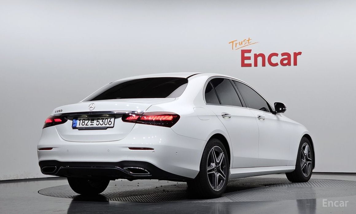  Mercedes-Benz E-Class