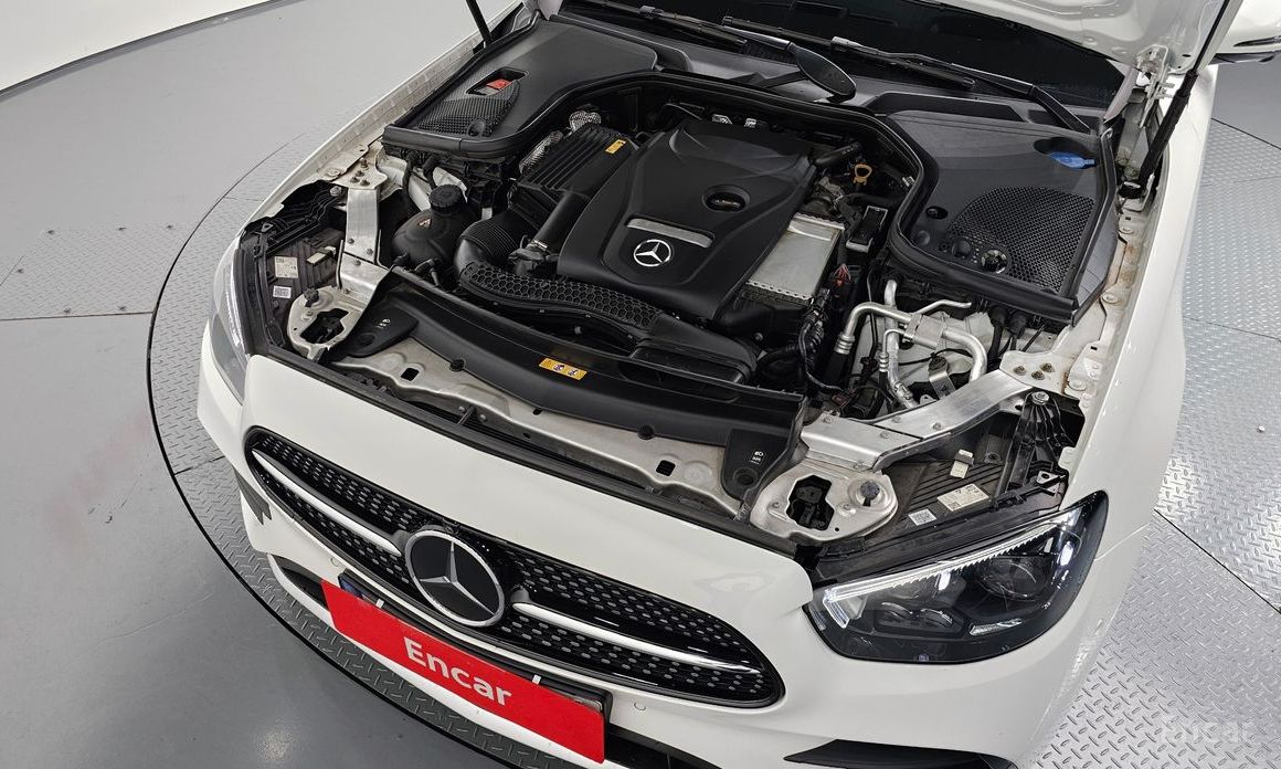  Mercedes-Benz E-Class