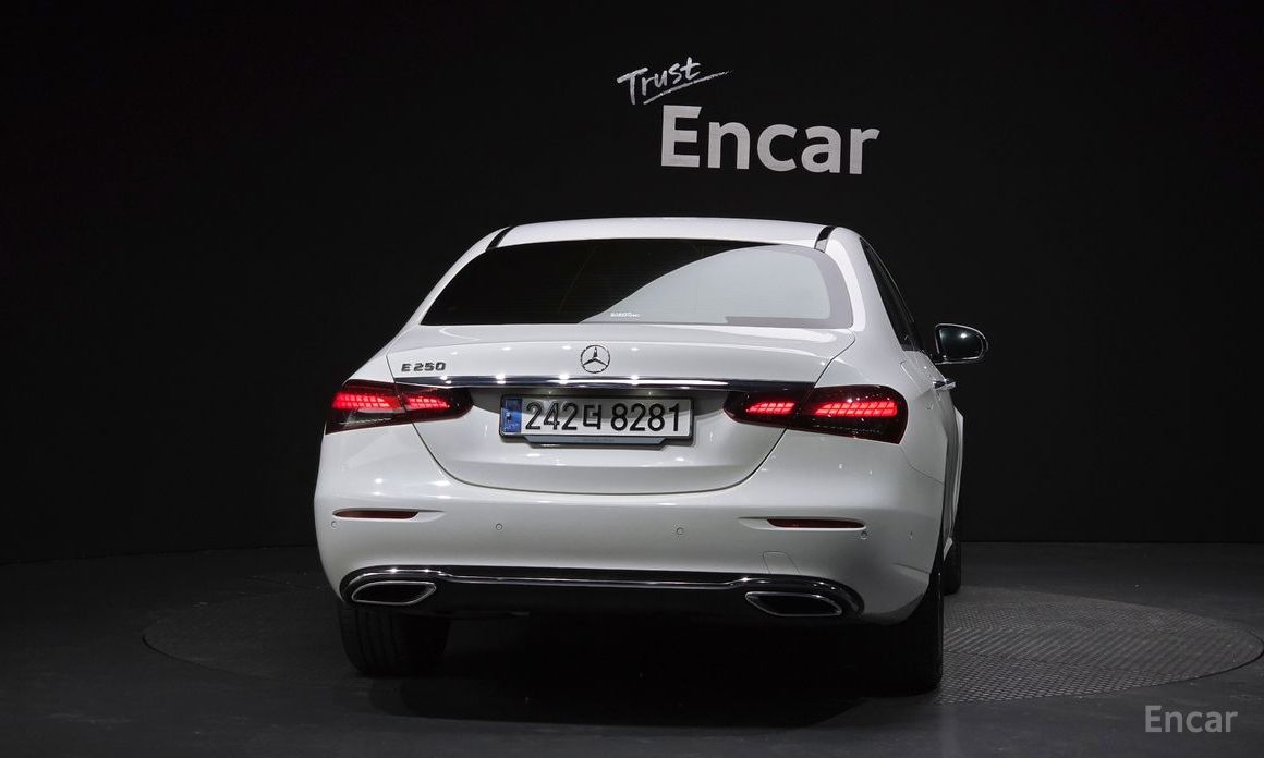  Mercedes-Benz E-Class