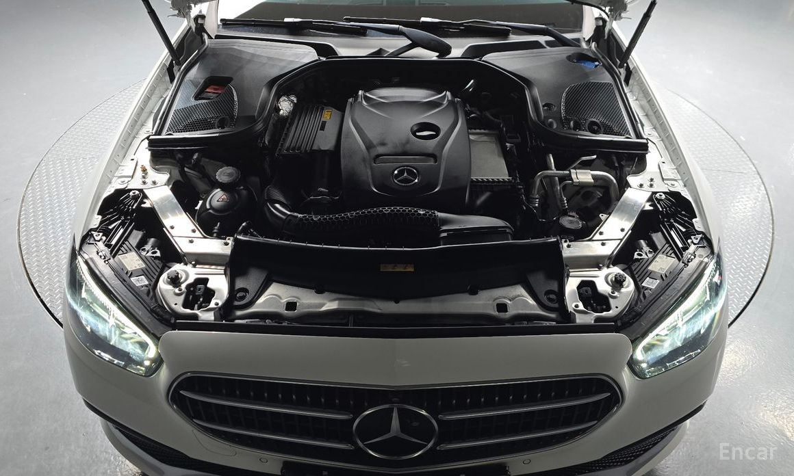  Mercedes-Benz E-Class