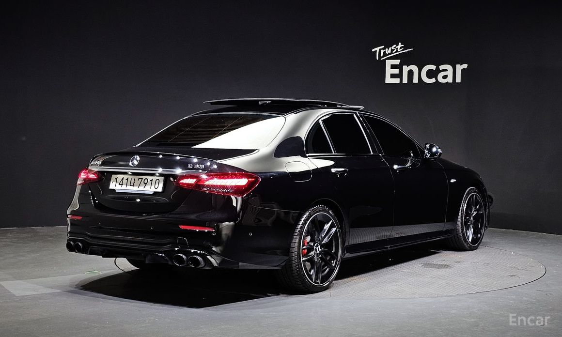  Mercedes-Benz E-Class