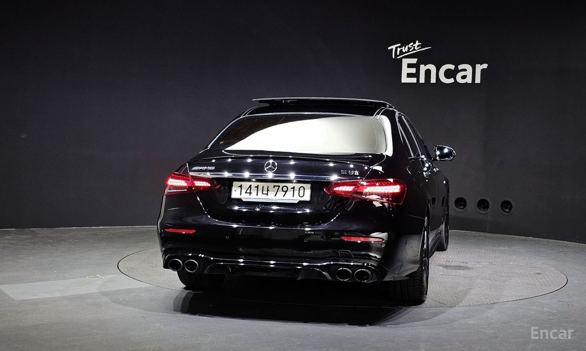  Mercedes-Benz E-Class