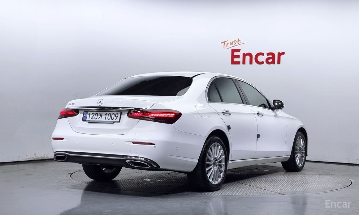  Mercedes-Benz E-Class