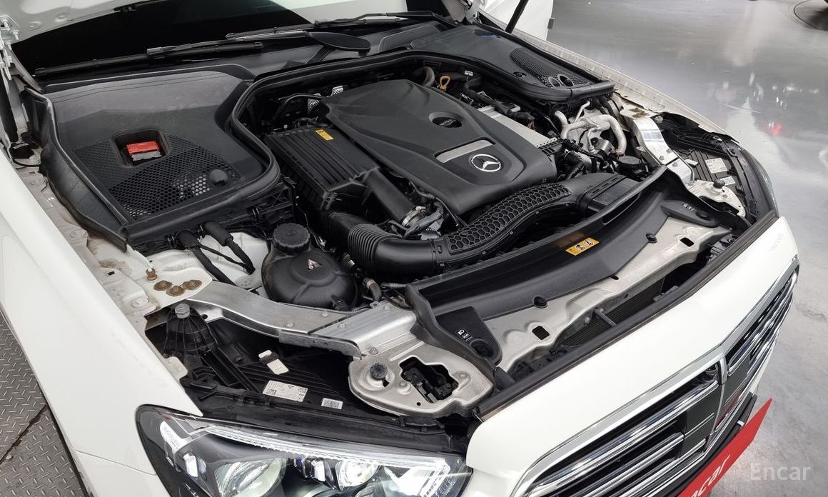  Mercedes-Benz E-Class