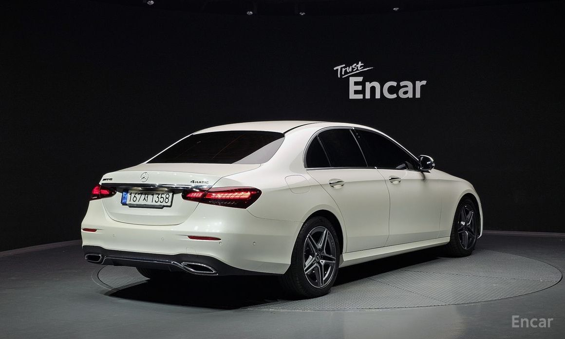  Mercedes-Benz E-Class
