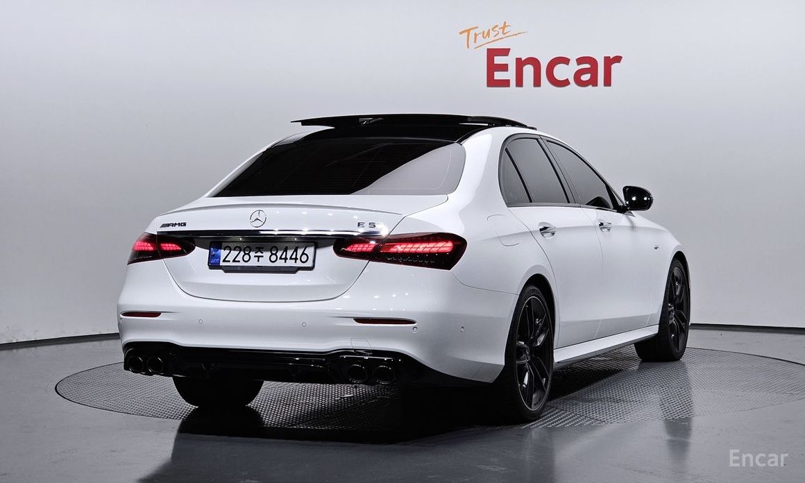  Mercedes-Benz E-Class