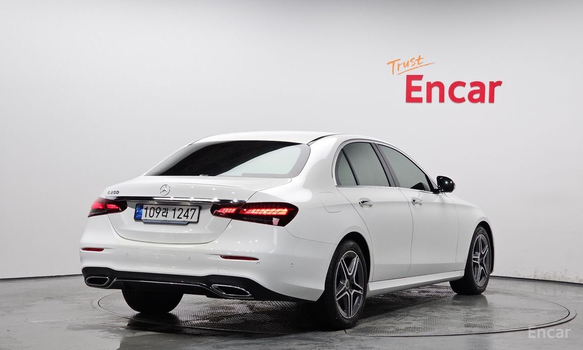  Mercedes-Benz E-Class