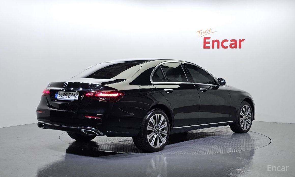  Mercedes-Benz E-Class