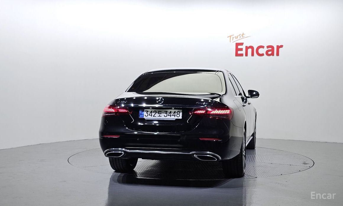  Mercedes-Benz E-Class