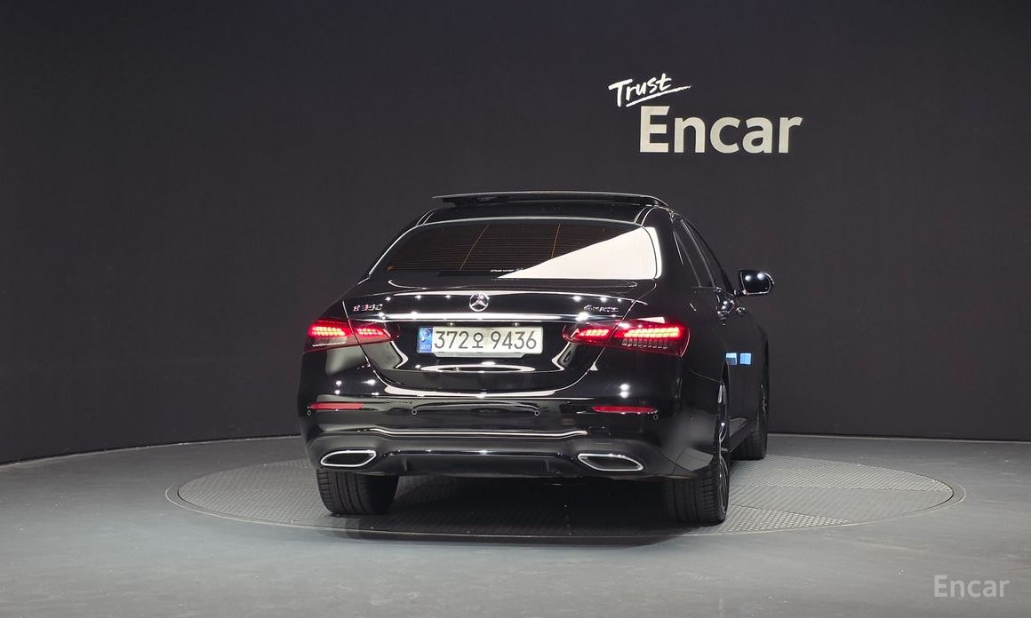  Mercedes-Benz E-Class