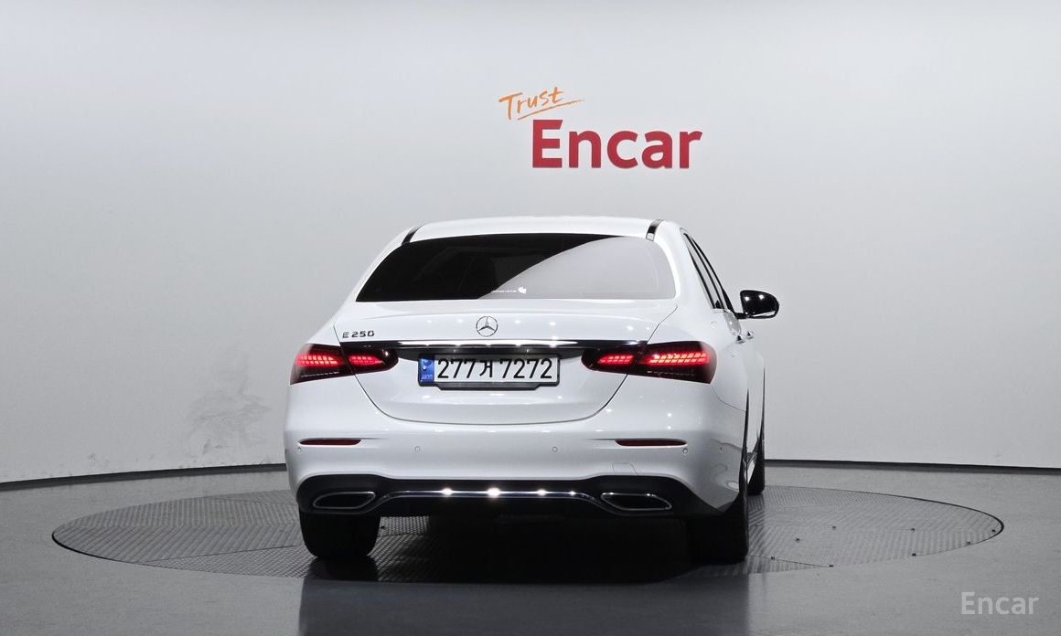  Mercedes-Benz E-Class