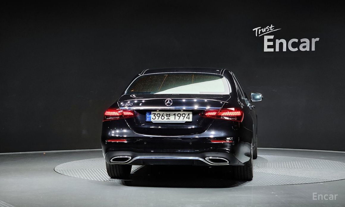  Mercedes-Benz E-Class