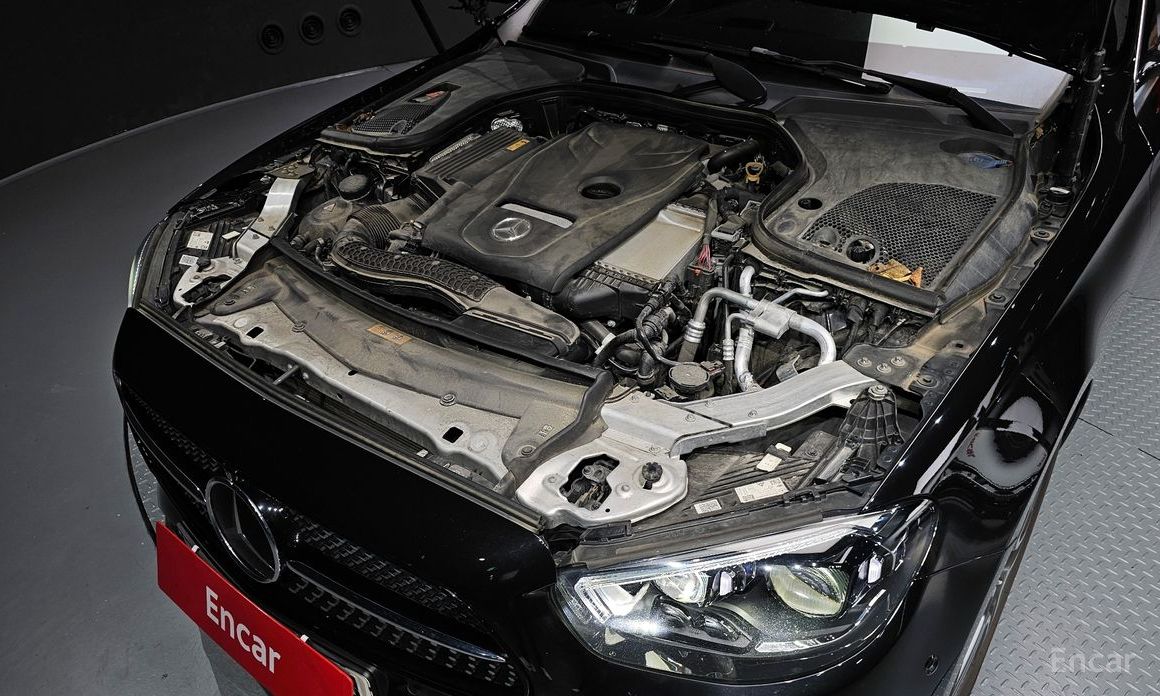  Mercedes-Benz E-Class