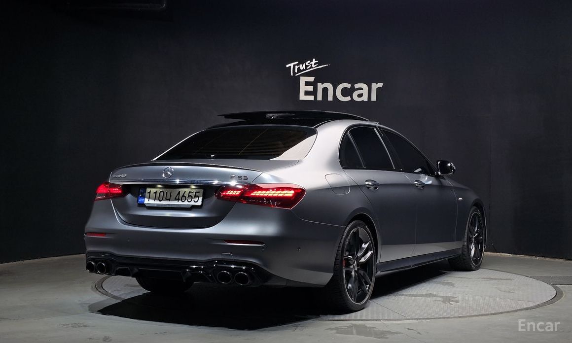  Mercedes-Benz E-Class