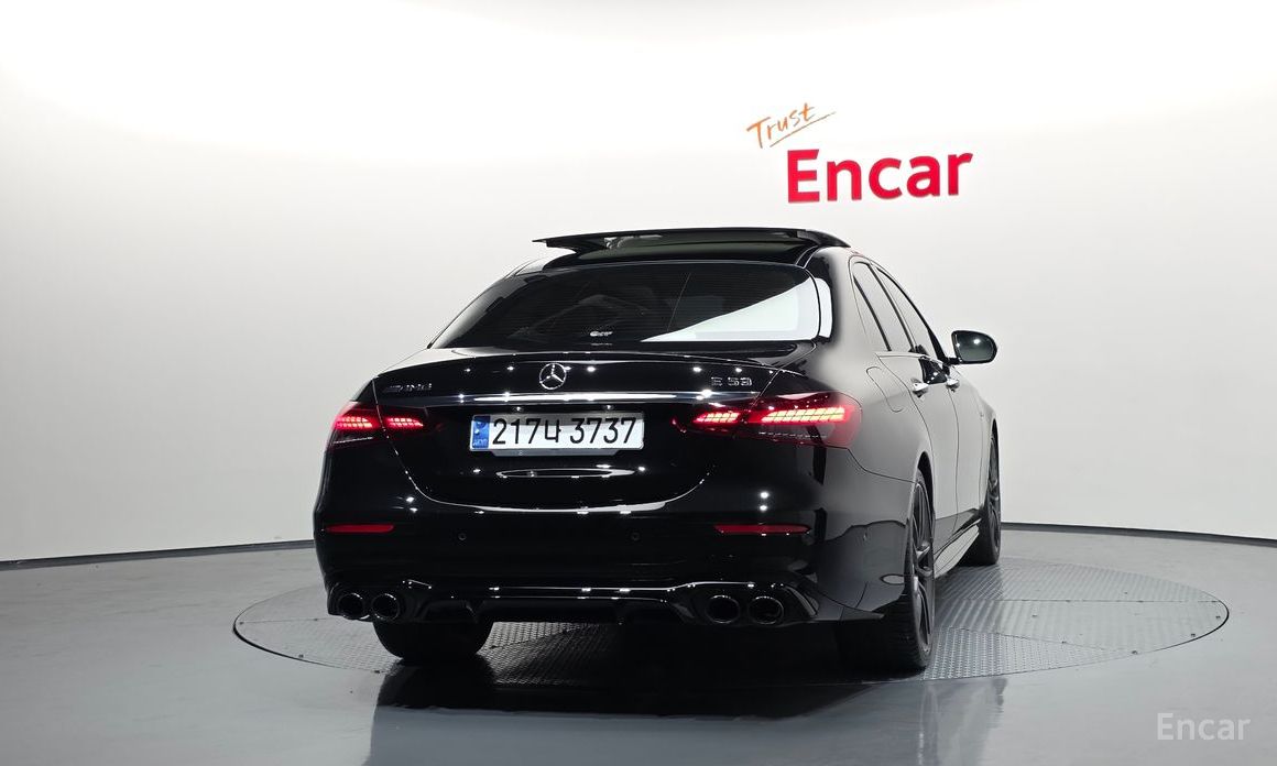  Mercedes-Benz E-Class