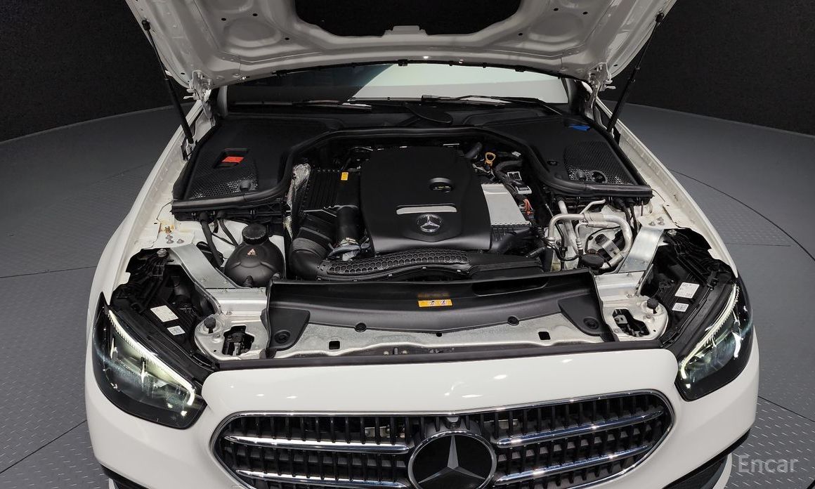  Mercedes-Benz E-Class