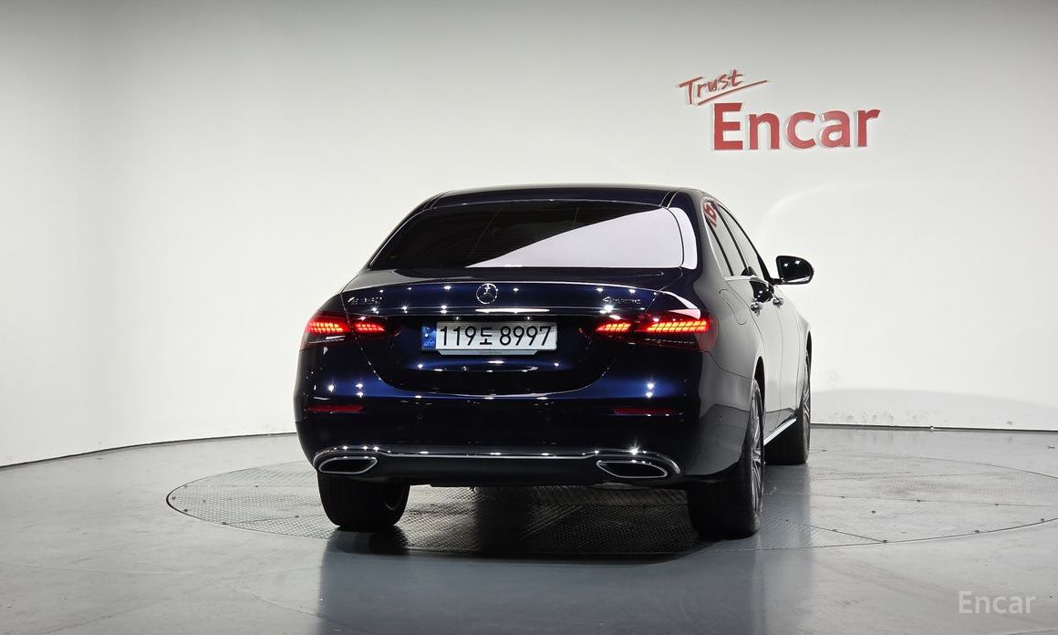  Mercedes-Benz E-Class