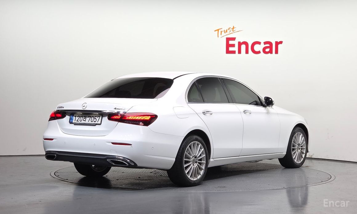  Mercedes-Benz E-Class