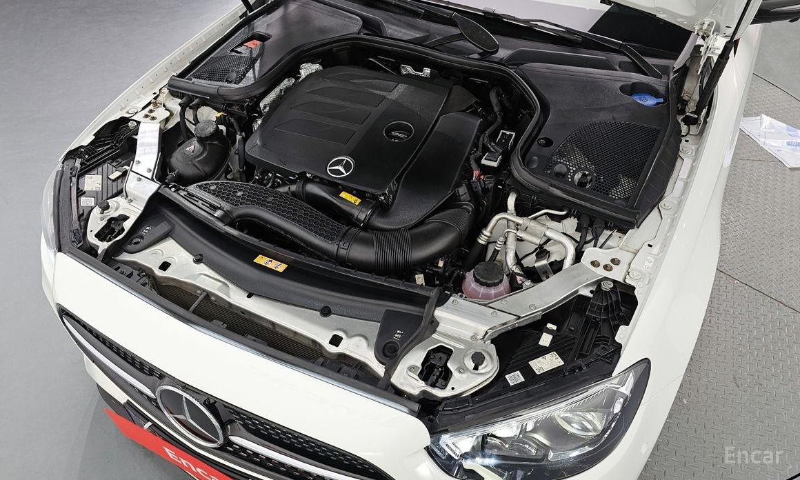  Mercedes-Benz E-Class