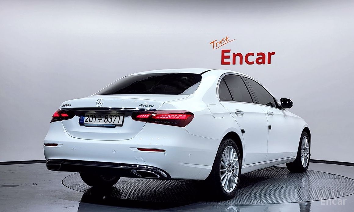  Mercedes-Benz E-Class