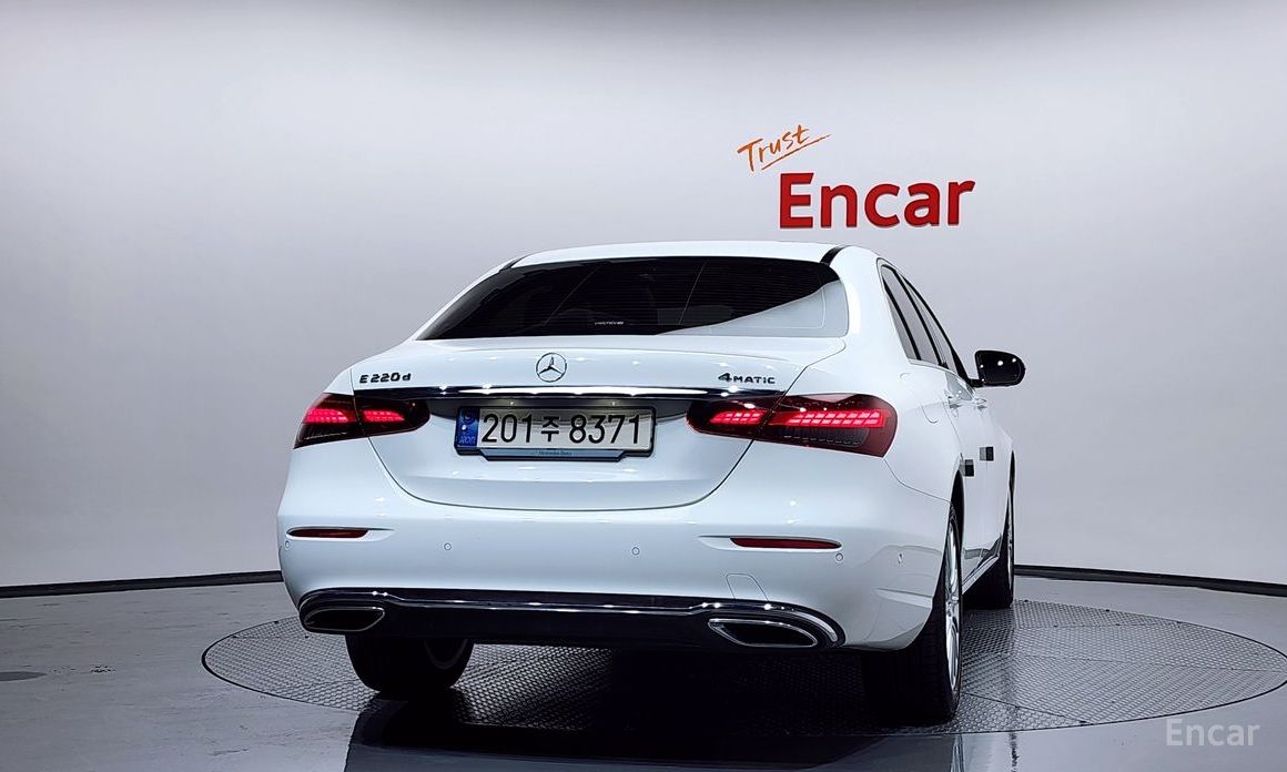  Mercedes-Benz E-Class