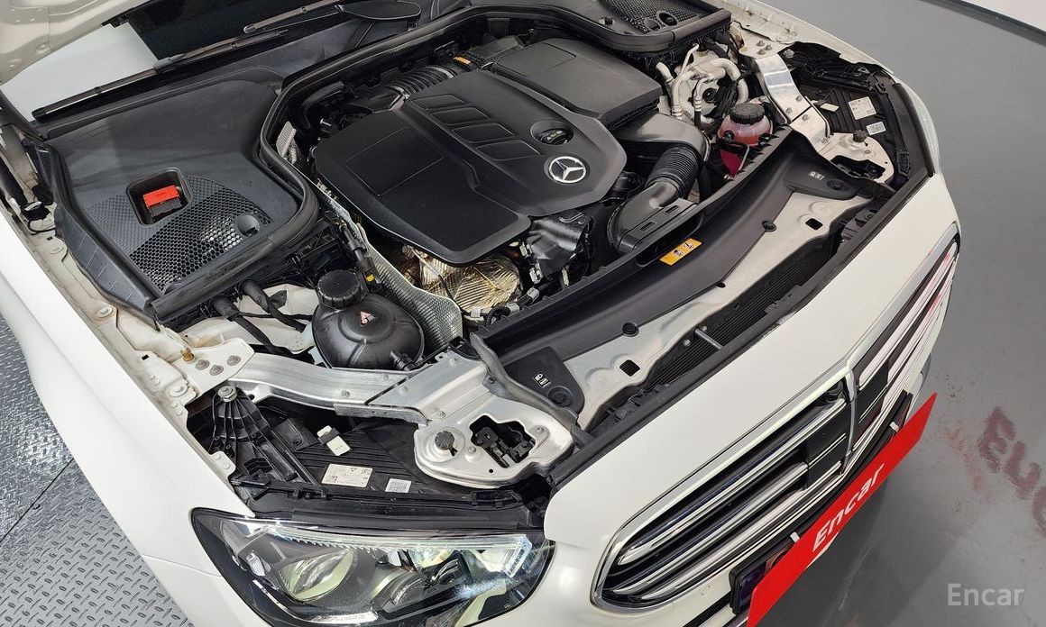  Mercedes-Benz E-Class