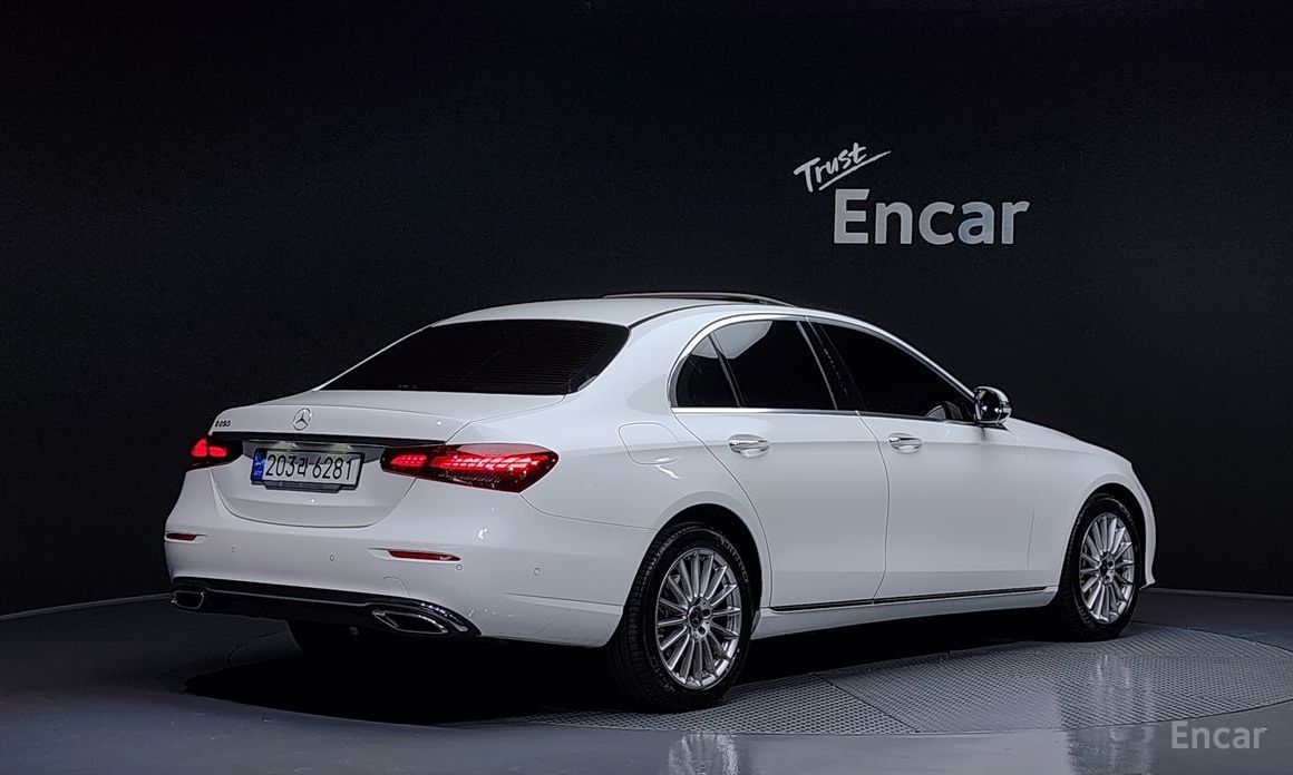  Mercedes-Benz E-Class