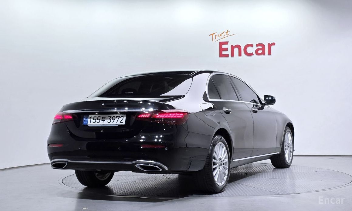  Mercedes-Benz E-Class