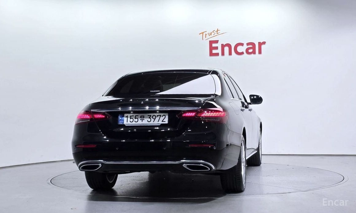  Mercedes-Benz E-Class