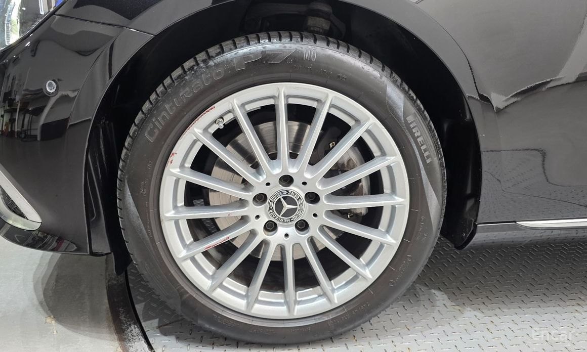  Mercedes-Benz E-Class