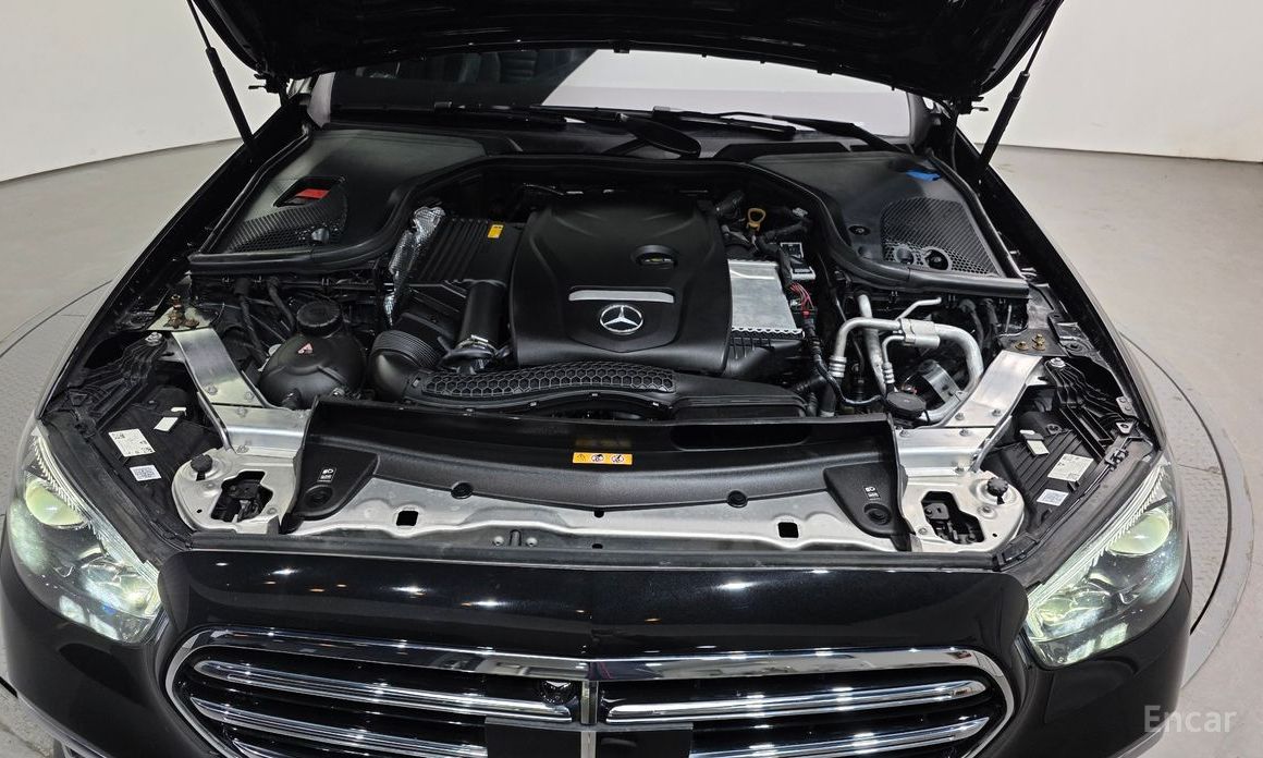  Mercedes-Benz E-Class