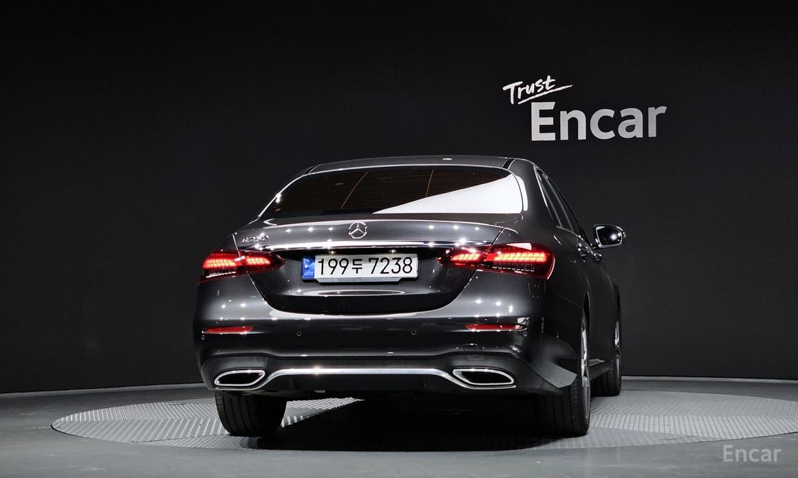  Mercedes-Benz E-Class