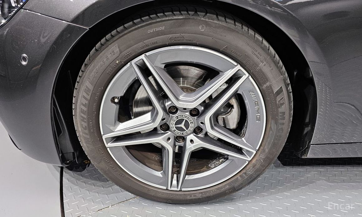  Mercedes-Benz E-Class