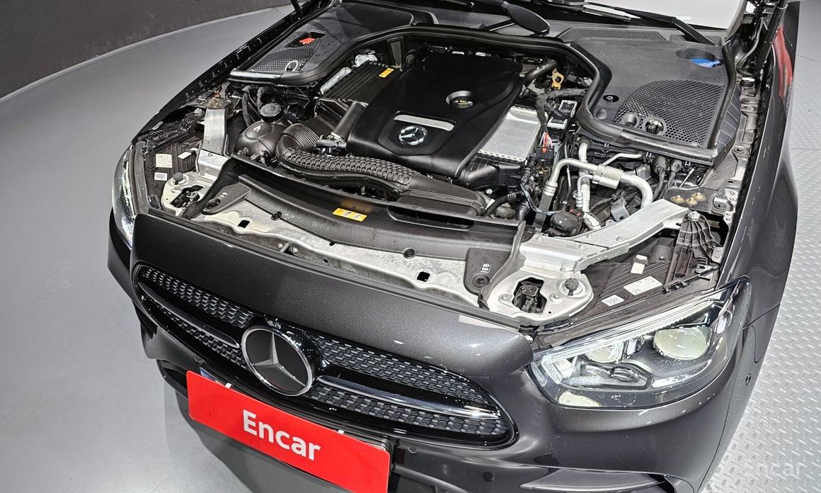  Mercedes-Benz E-Class