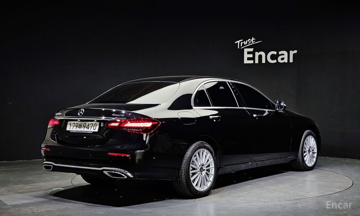  Mercedes-Benz E-Class